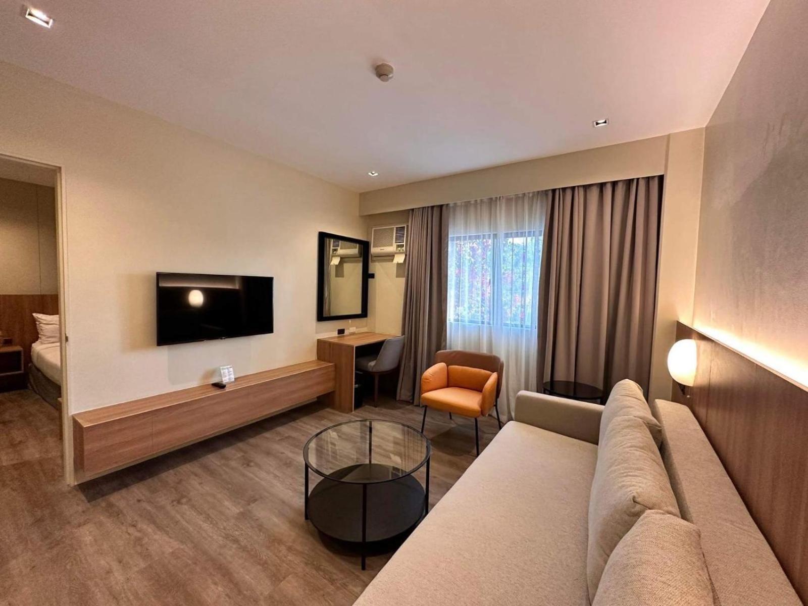 Luisita Central Park Hotel Tarlac City Room photo
