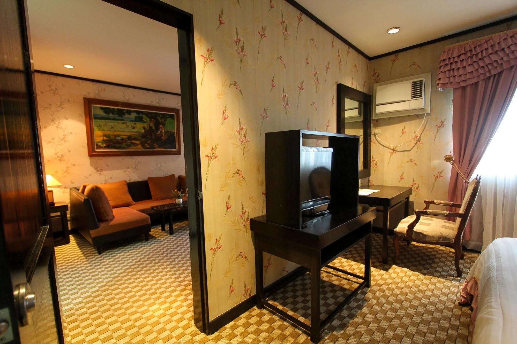 Luisita Central Park Hotel Tarlac City Exterior photo
