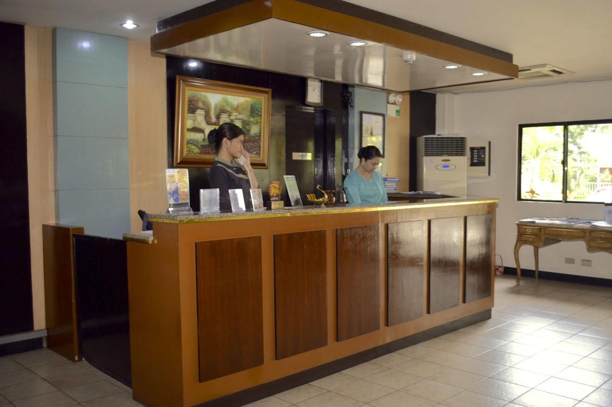 Luisita Central Park Hotel Tarlac City Exterior photo